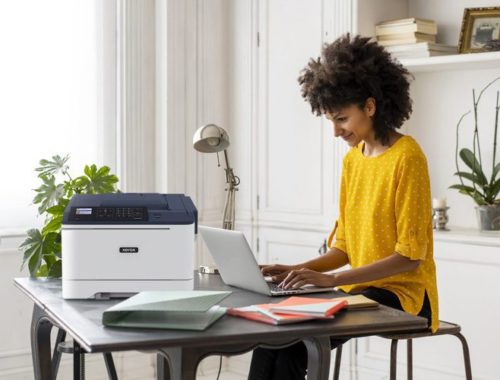 Xerox® C310 Farbdrucker Menschen Home-Office
